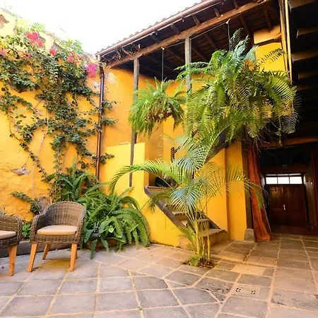 Casa La Moringa Bed & Breakfast