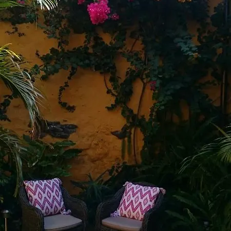Casa La Moringa Bed & Breakfast 2*